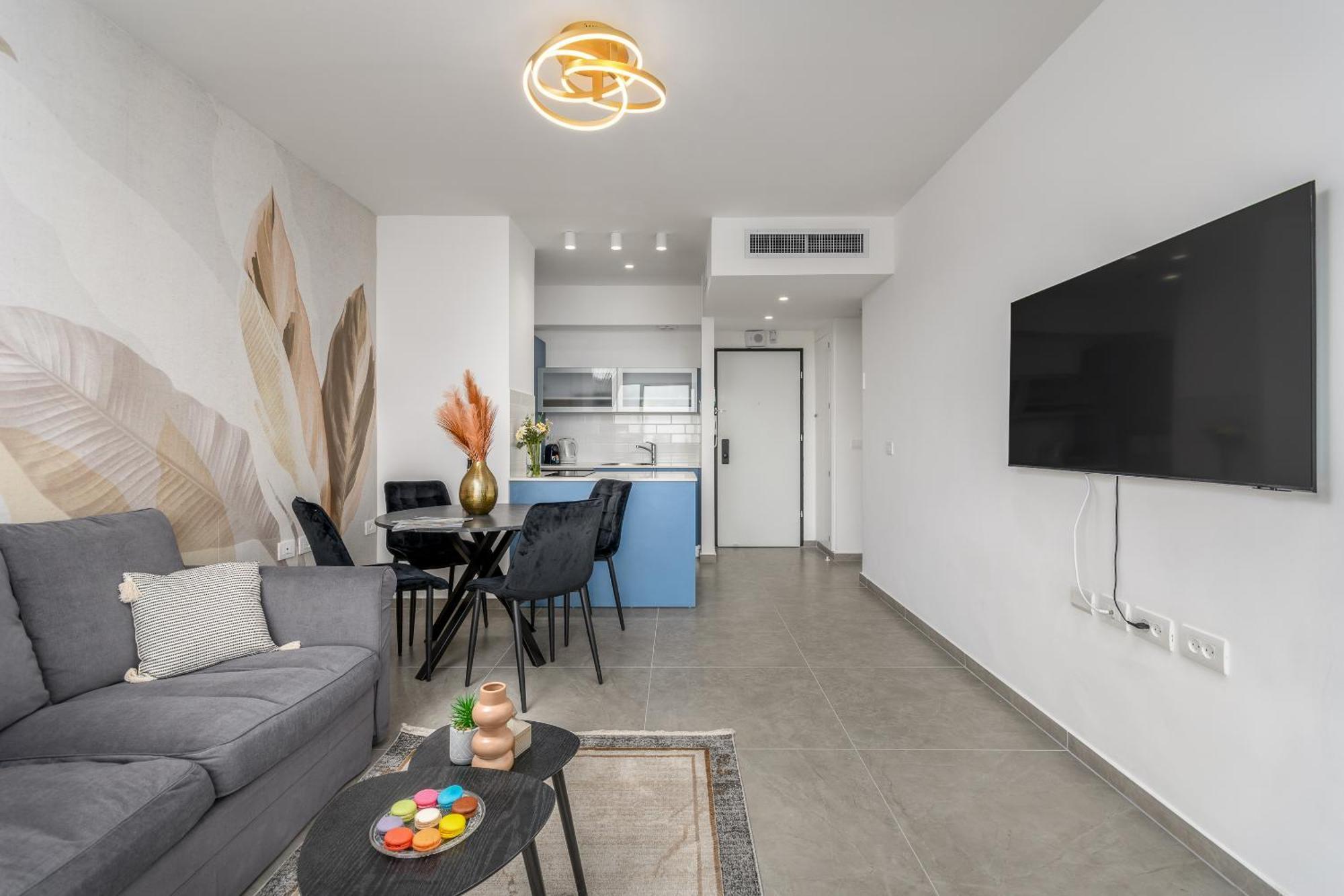 Savyon View-sunny 1bdr & Balcony Sea-u Апартаменты